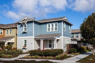 Building Photo - 217 9th St