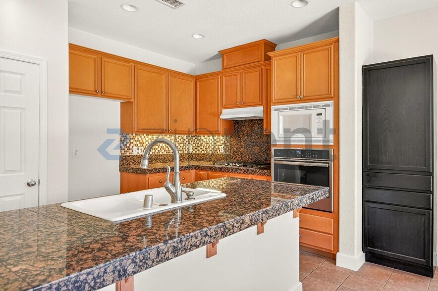 Building Photo - 6304 Starview Dr