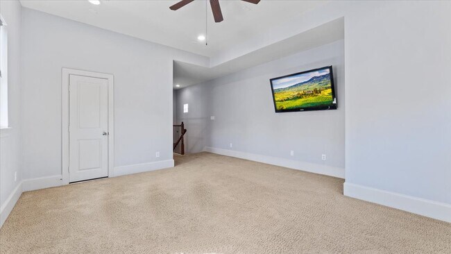 Building Photo - 931 W 23rd St