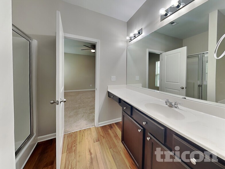 Building Photo - 731 Independence Ave