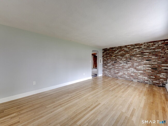 Building Photo - 25 Amity St