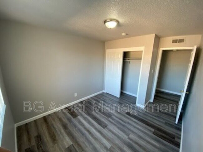 Building Photo - 2417 Northrop Ave