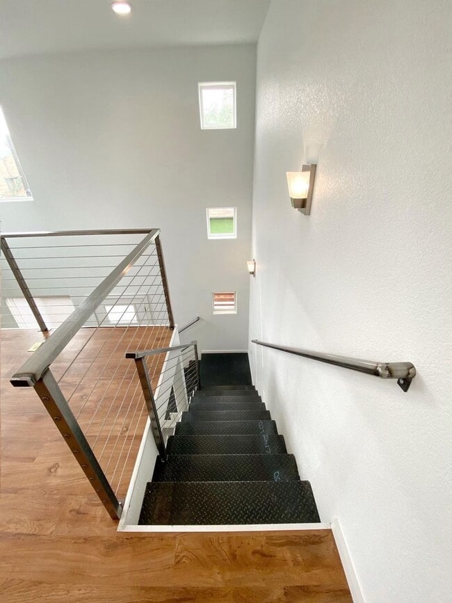 Building Photo - Stylish Midtown Duplex