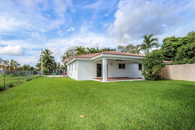 Building Photo - 4145 SW 84th Ct
