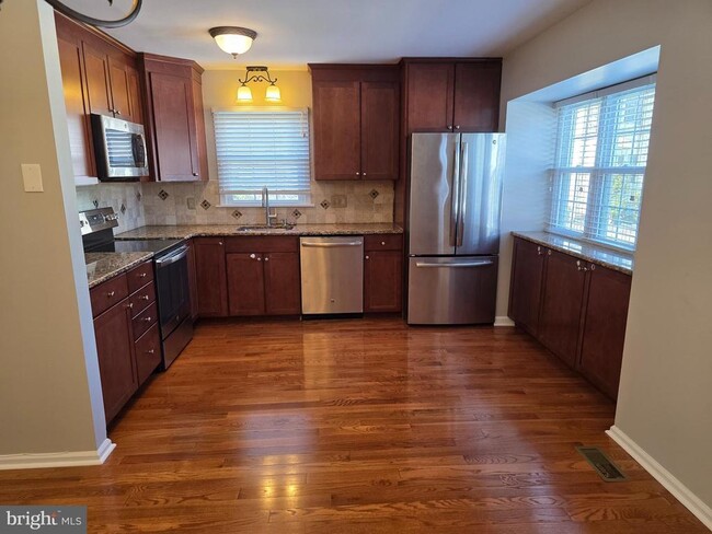Building Photo - 307 Meadow Ct