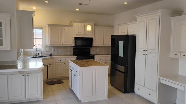 Building Photo - 3909 NE Kensington Ave