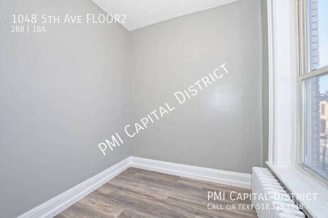 Building Photo - 1048 5th Ave
