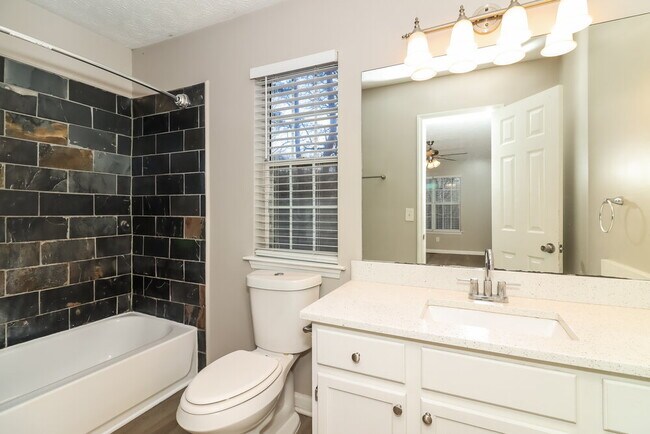 Building Photo - 5875 Bellingrath Way