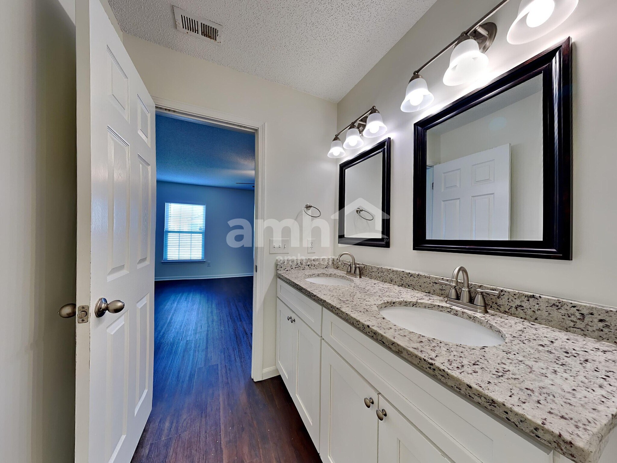 Building Photo - 3028 Crusades St