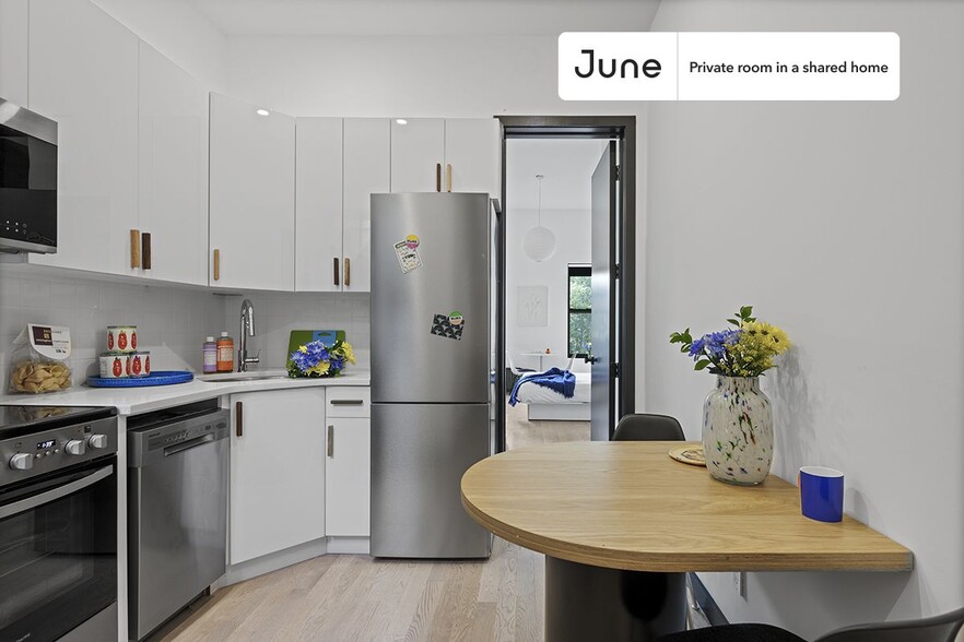 Building Photo - Room in Shared 3 bed/3 bath home