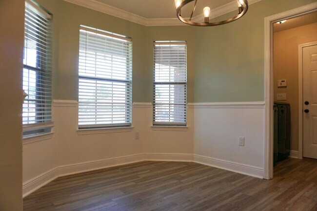 Building Photo - 141 Bronze Cir