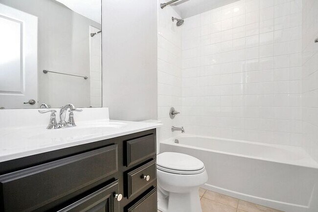 Building Photo - Stunning 3 Story 3BD/2+2HalfBA Townhome in...