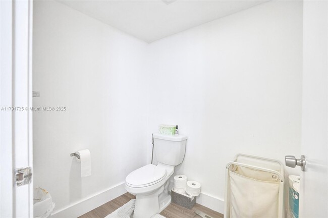Building Photo - 161 Crandon Blvd