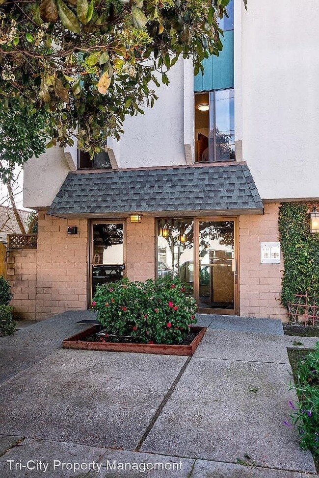 Building Photo - 2 br, 2 bath House - 19 Claremont Ave Unit 10