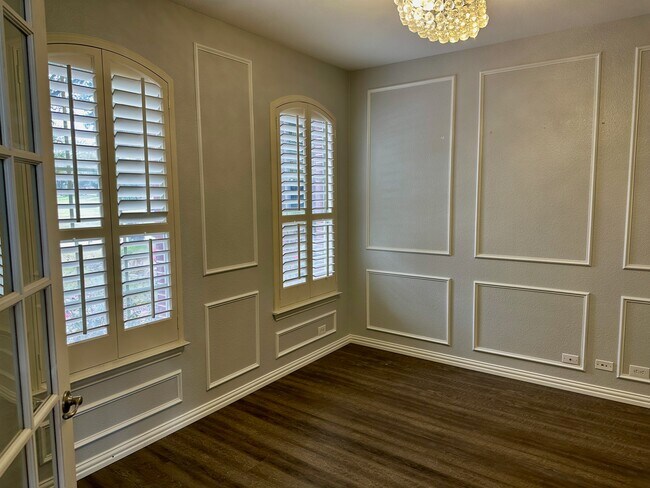 Building Photo - 928 Falcon Dr