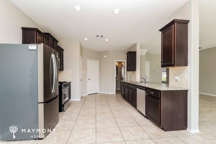 Building Photo - 23739 Via Maria Dr