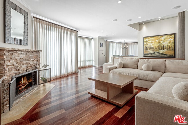 Building Photo - 318 26th St