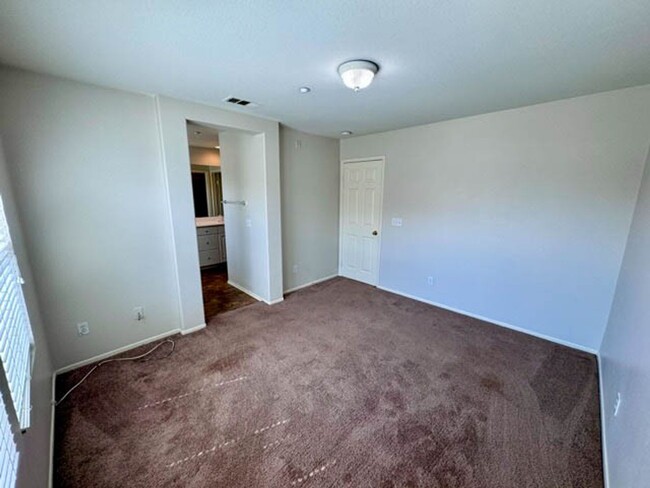 Building Photo - 3 bedroom Murrieta Condo in the gated Will...