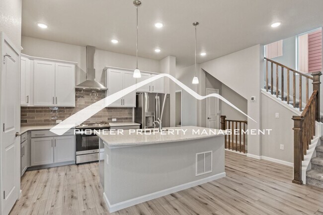 Building Photo - 4 bed, 3.5 bath home in Gold Hill Mesa with AC and 2 Car Garage