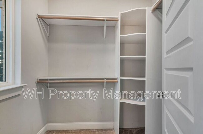 Building Photo - 123 Berry St