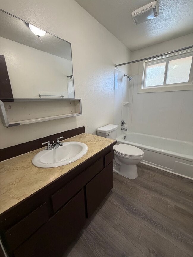 Building Photo - 2-bedroom Apartment