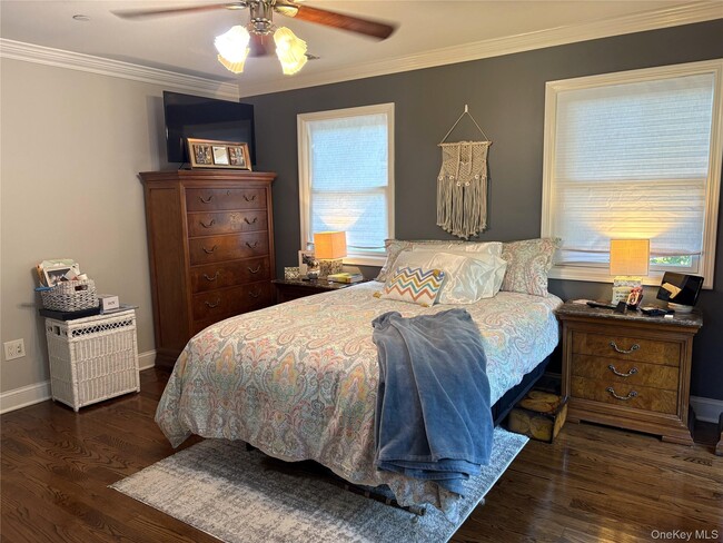 Building Photo - 346 S Main St