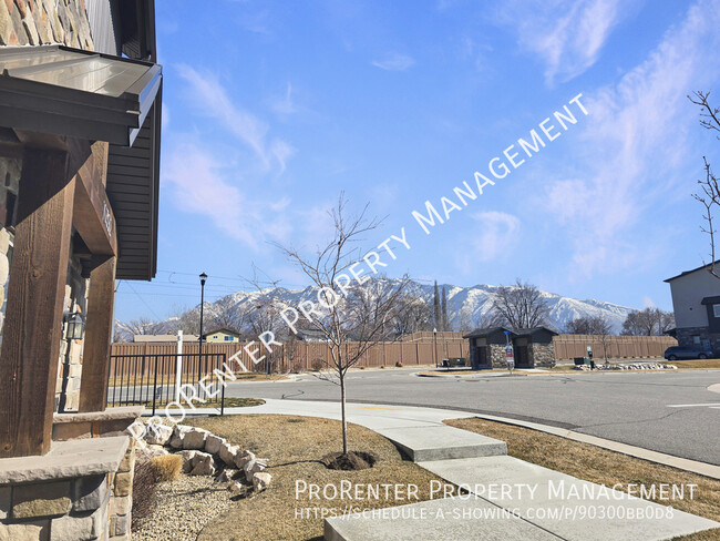 Building Photo - Modern 3 Bed, 2.5 Bath Sandy Townhome