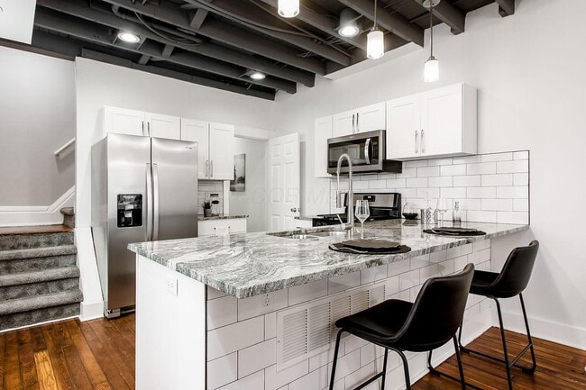 Building Photo - 1013 E Rich St