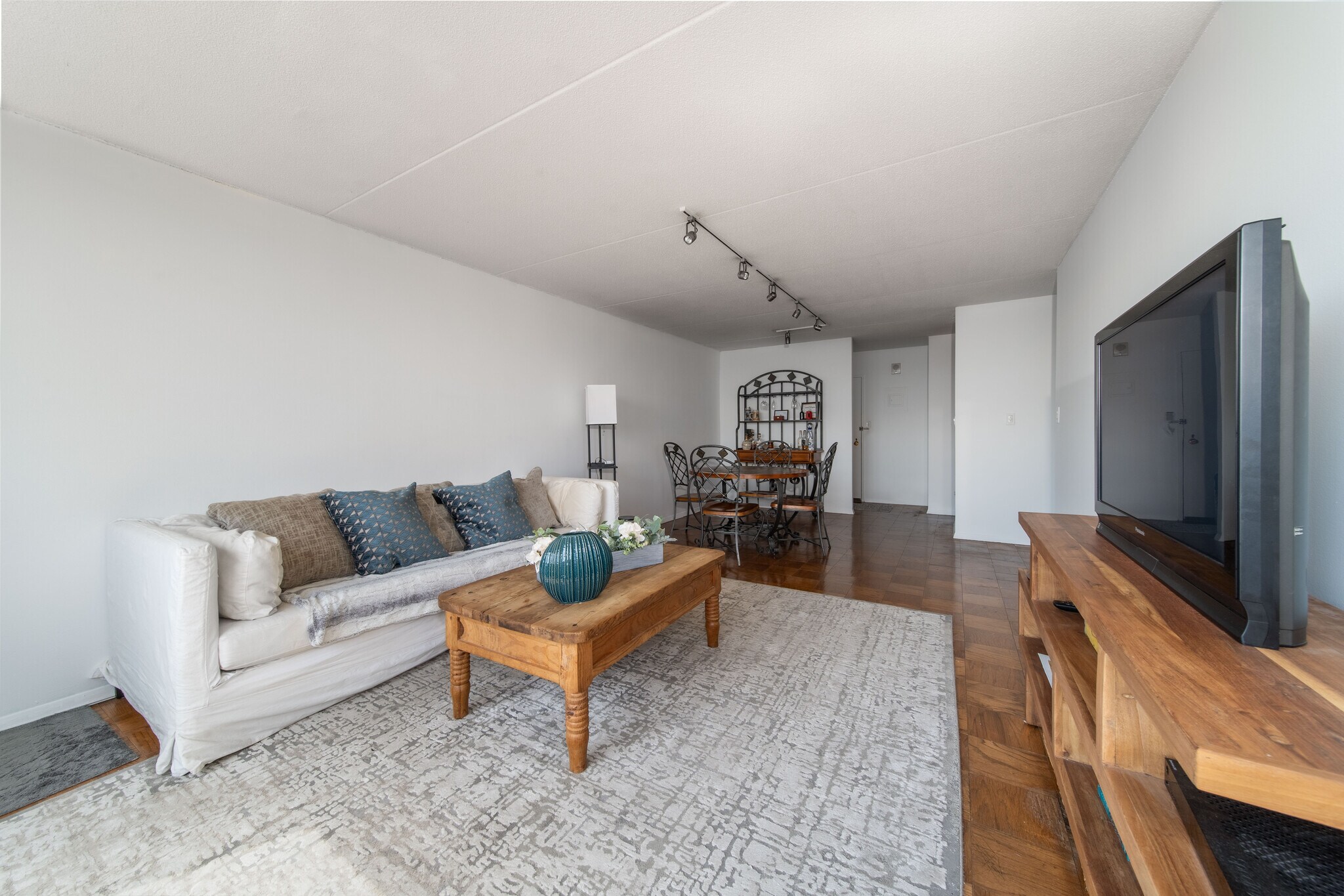 Building Photo - 250 Gorge Rd