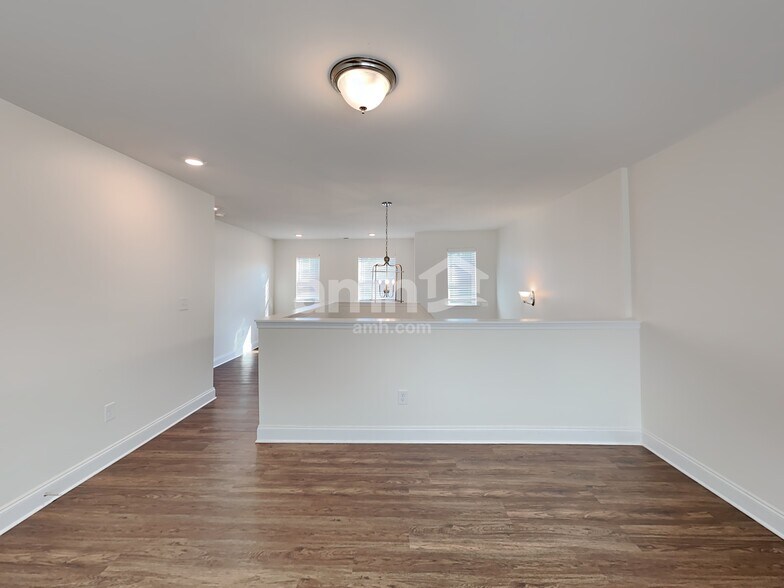 Building Photo - 5160 Smithbriar Dr