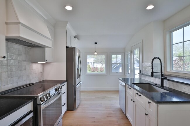 Building Photo - 125 S Knox St