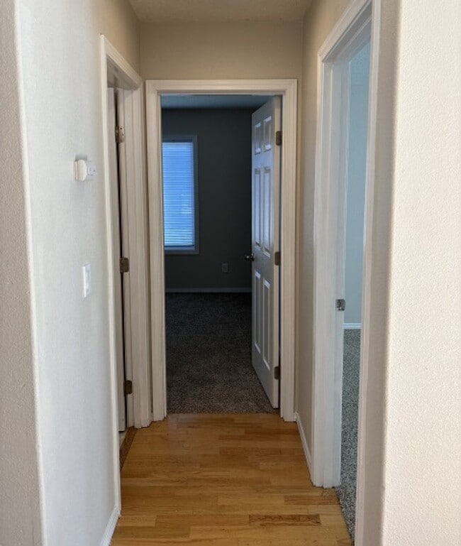 Building Photo - 3Bd/2Ba Single Story Home - Available to V...