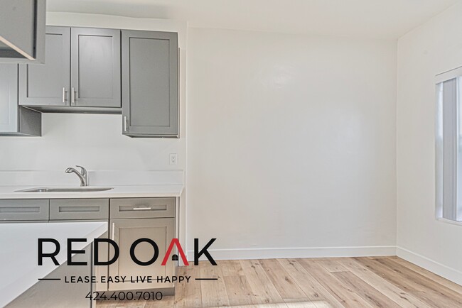 Building Photo - 974 1/2 Gramercy Pl-405