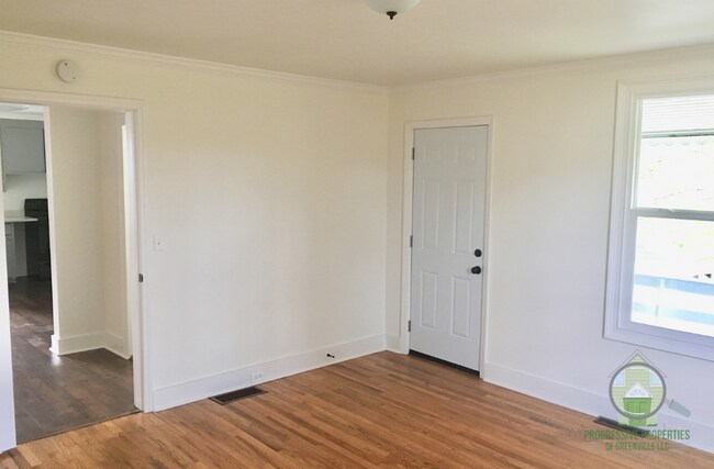 Building Photo - 8 11th St