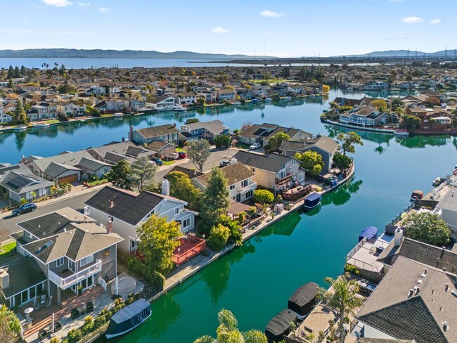 Building Photo - Serene Waterfront Home in Foster City