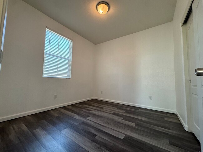 Building Photo - 2469 S Rogers Ln
