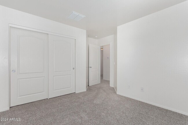 Building Photo - 2261 S Ponderosa Dr