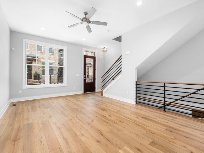 Building Photo - 928 Pullman Plz