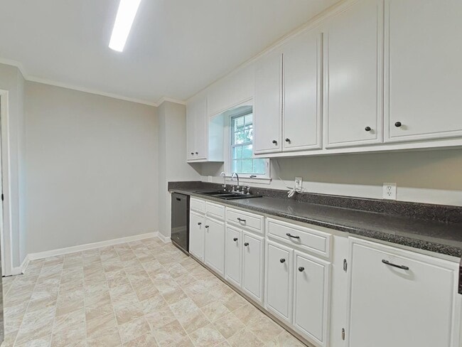 Building Photo - 2607 Springwood Dr