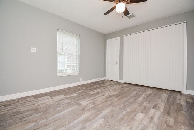 Building Photo - 14631 Renault St