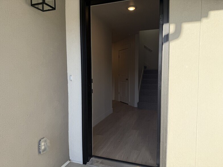 Building Photo - 4013 S Woodland Ave