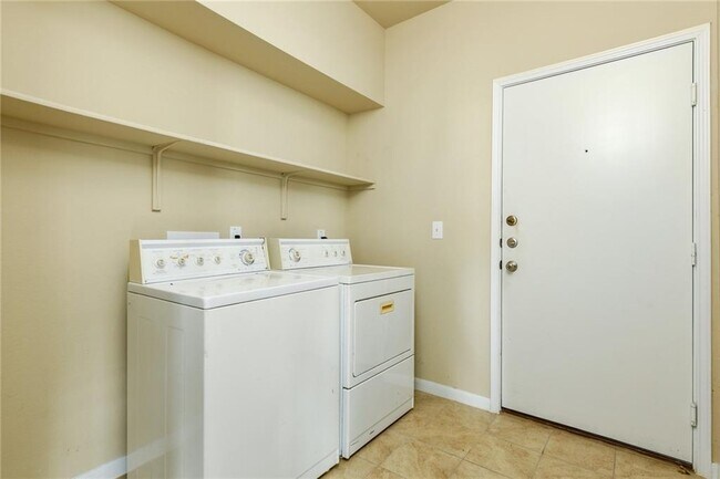 Building Photo - 1800 Arborside Dr