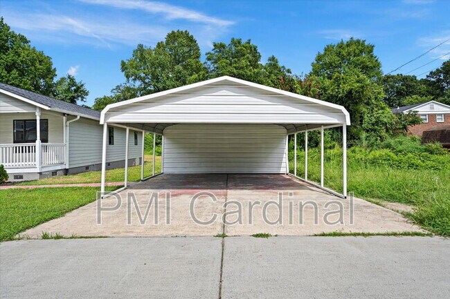 Building Photo - 2117 Wilson Ave