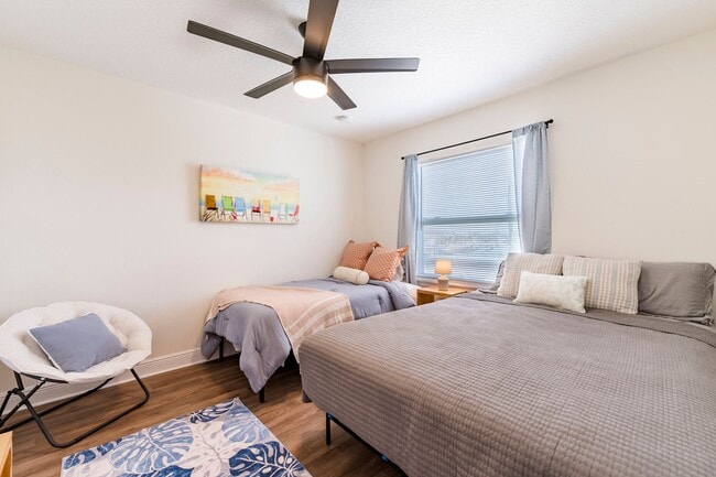 Building Photo - Fully Furnished + Utilities Included Beach...