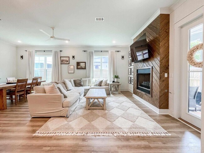 Building Photo - 13805 Red Drum Ct