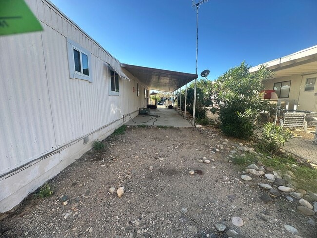 Building Photo - charming 2 bedroom mobile close to River