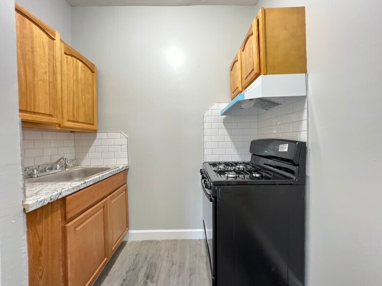 Unit 25 - 767 Broadway