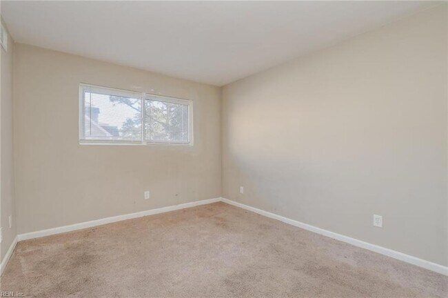 Building Photo - 1226 Little Bay Ave