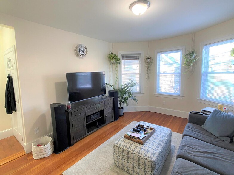 Building Photo - 15 Sargent Ave