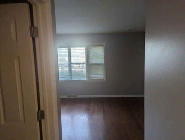 Building Photo - 8039-8041 W Beckett Ave